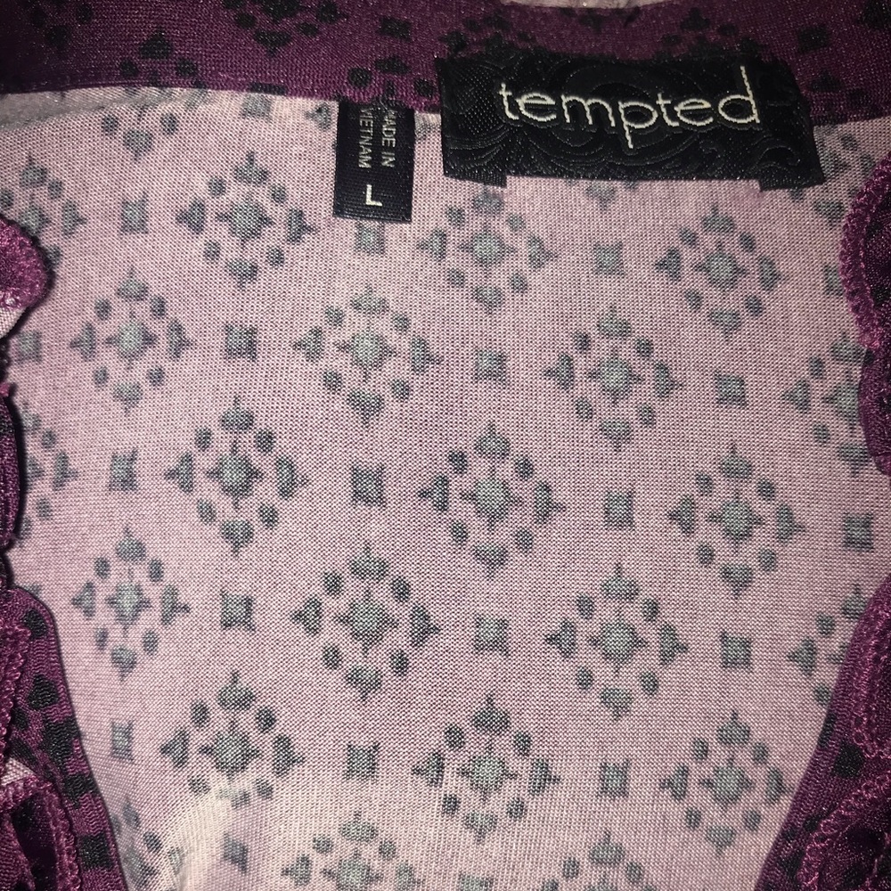 Cute top - Picture 2 of 2